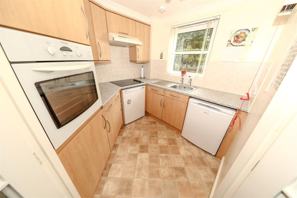 Property photo 3 of 21 C