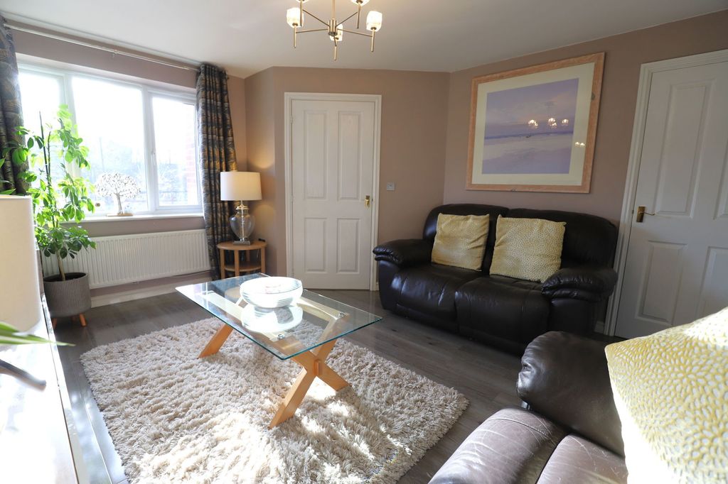 Property photo 3 of 28