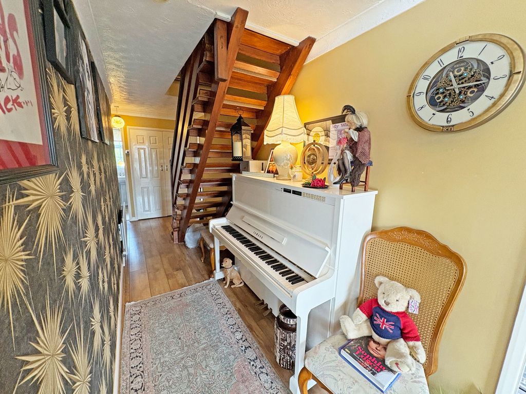 Property photo 2 of 27