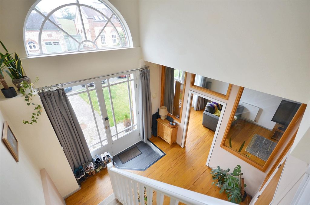 Property photo 2 of 20 Entrance Hall
