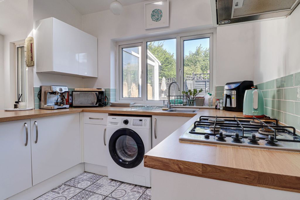 Property photo 3 of 16 Kitchen