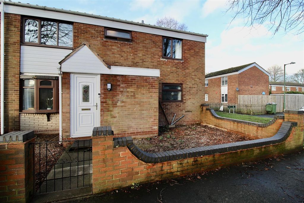 Property photo 1 of 26 Front Garden