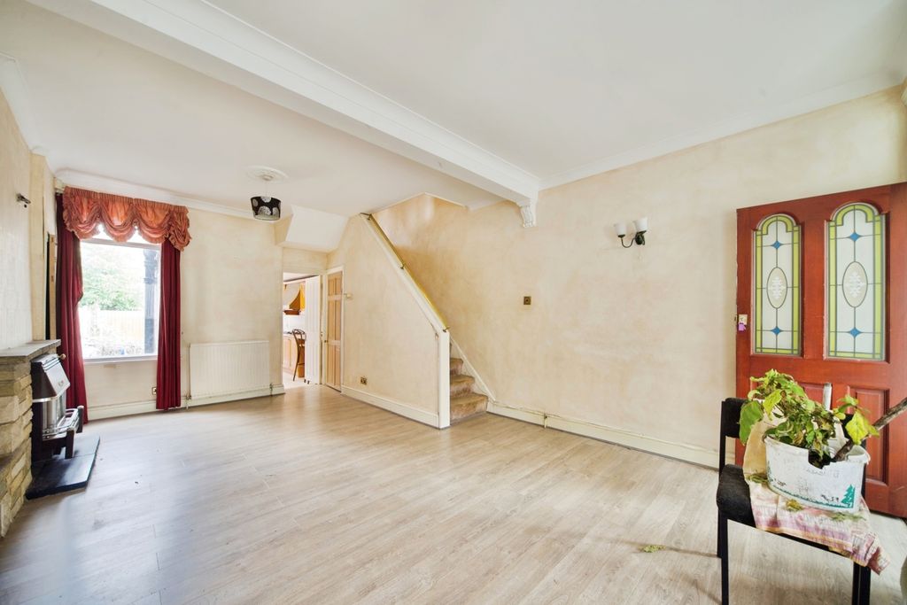 Property photo 2 of 17 Photo