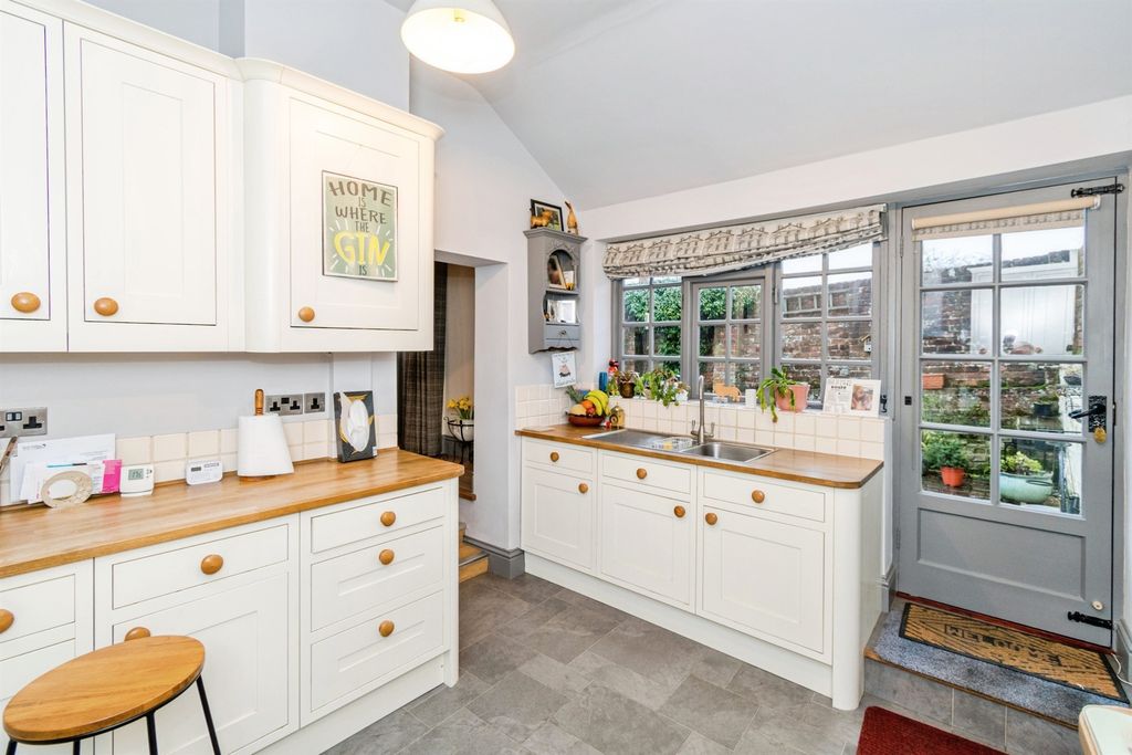 Property photo 2 of 27