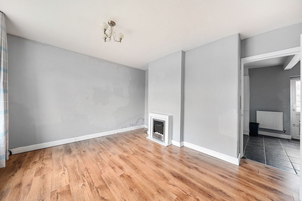 Property photo 2 of 14 1498864-14-6A6876...