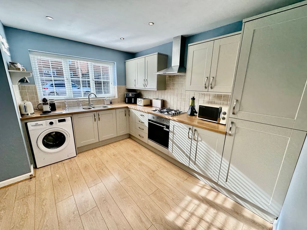 Property photo 3 of 31 Img_9968