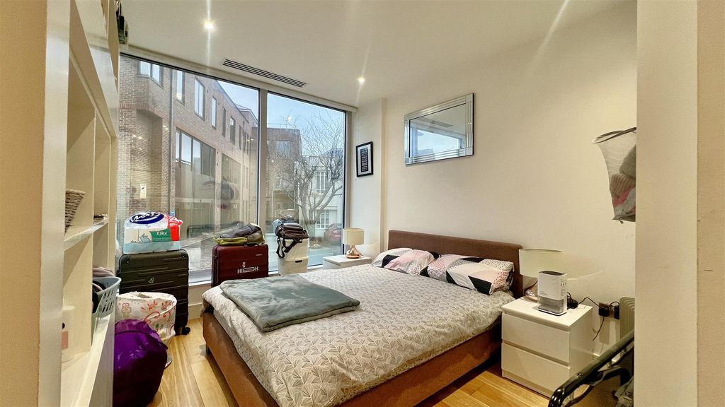 Property photo 1 of 5 Bedroom