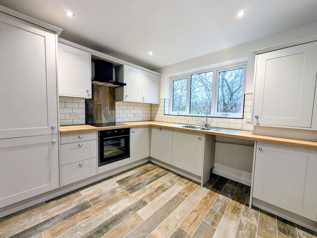 Property photo 1 of 8 Balcony