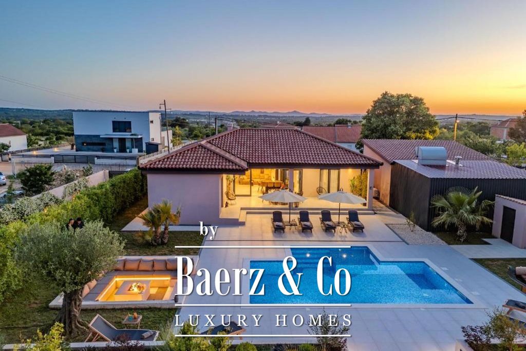 Property photo 2 of 21