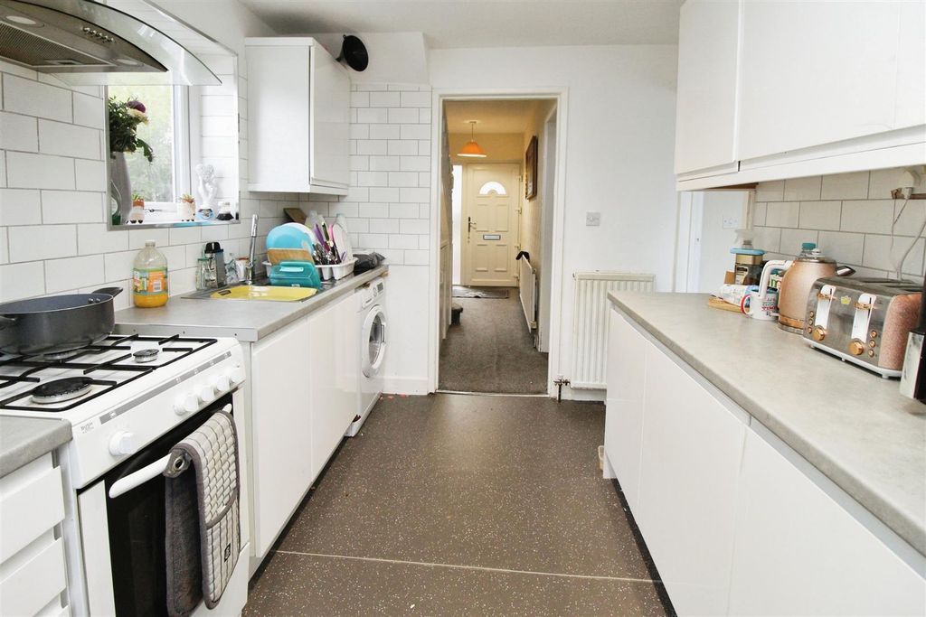 Property photo 3 of 14 Kitchen