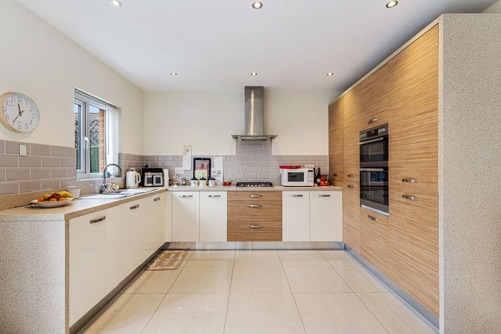 Property photo 2 of 19