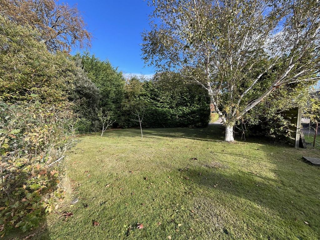 Property photo 2 of 37