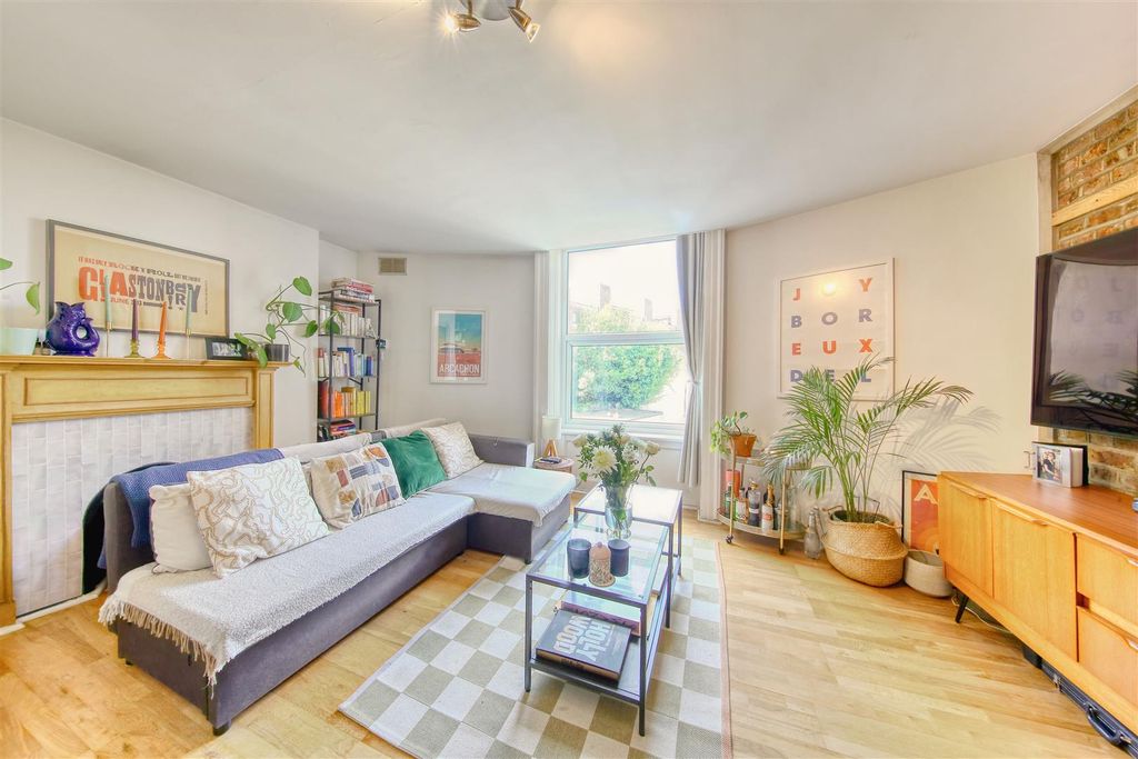 Property photo 2 of 11 Eden Harper Brixton Hill