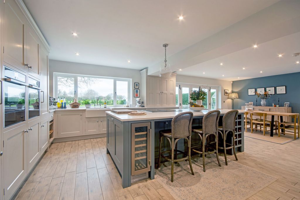 Property photo 3 of 27