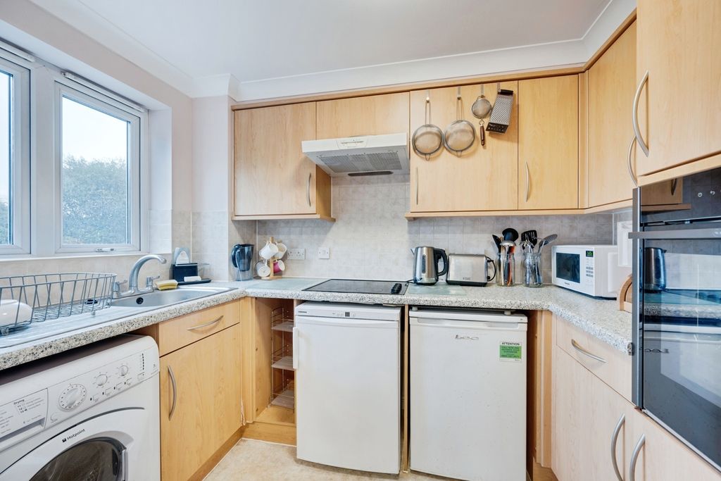 Property photo 3 of 15 Kitchen