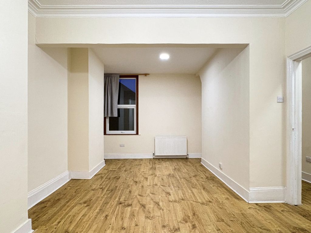 Property photo 2 of 16 Photo 4