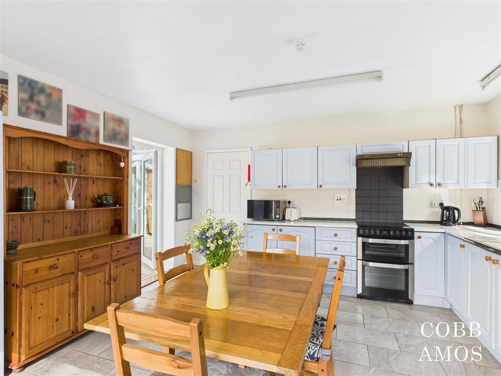 Property photo 2 of 33 Cam02803G0-Pr0157-Still082.Jpg