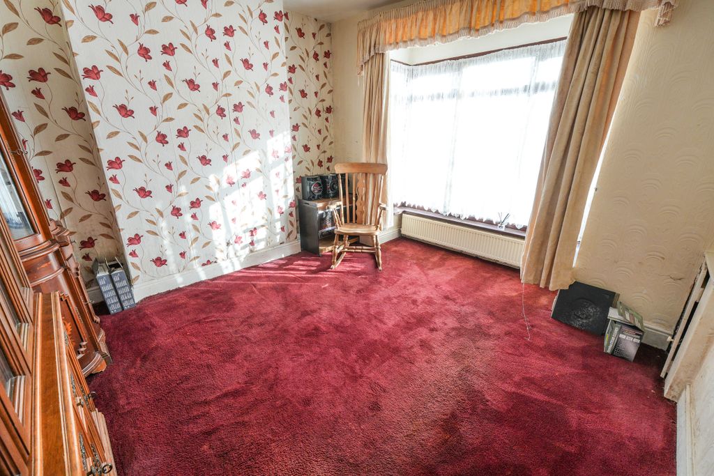 Property photo 1 of 20 Sitting Room