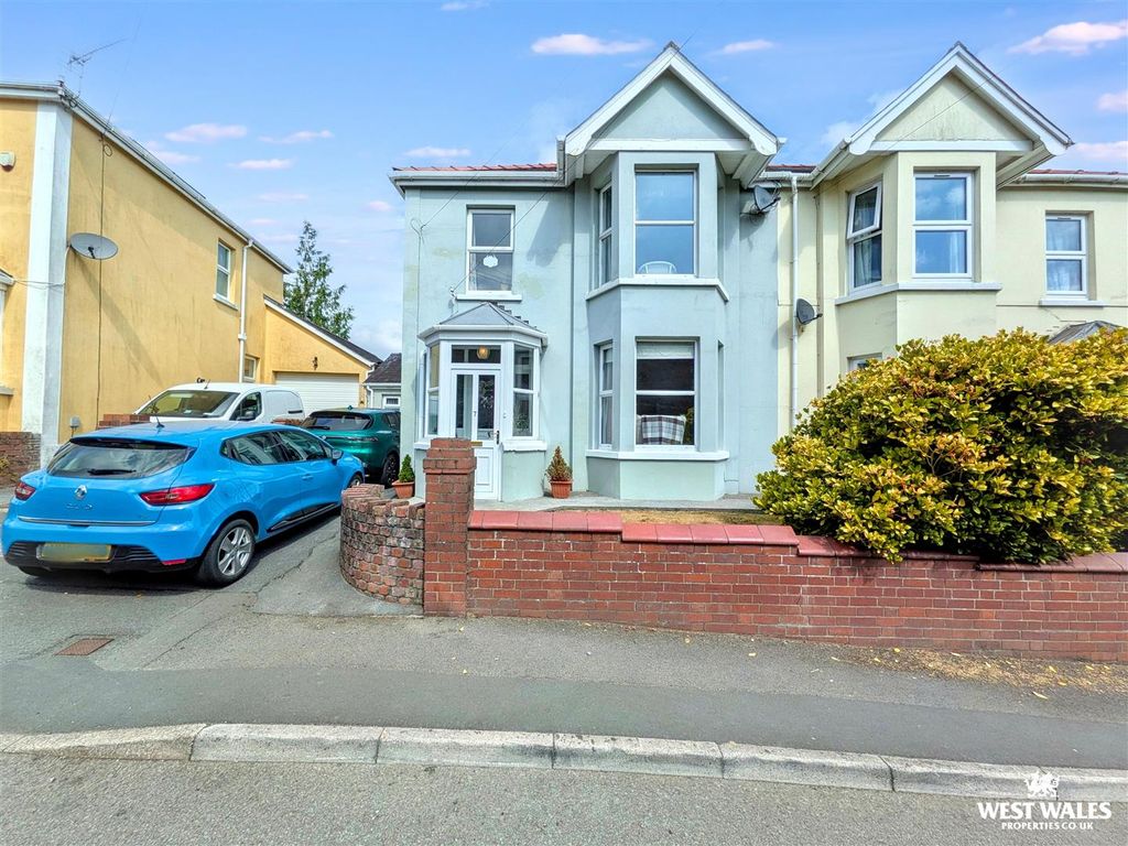 Property photo 1 of 24 17900.Jpg