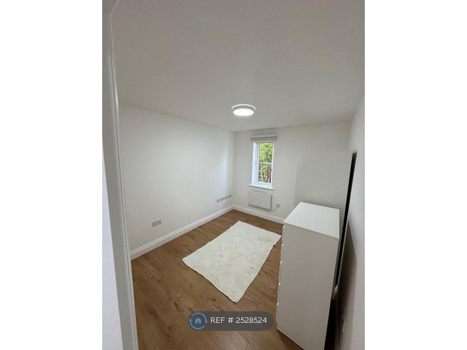 Property photo 2 of 5 Double Bedroom