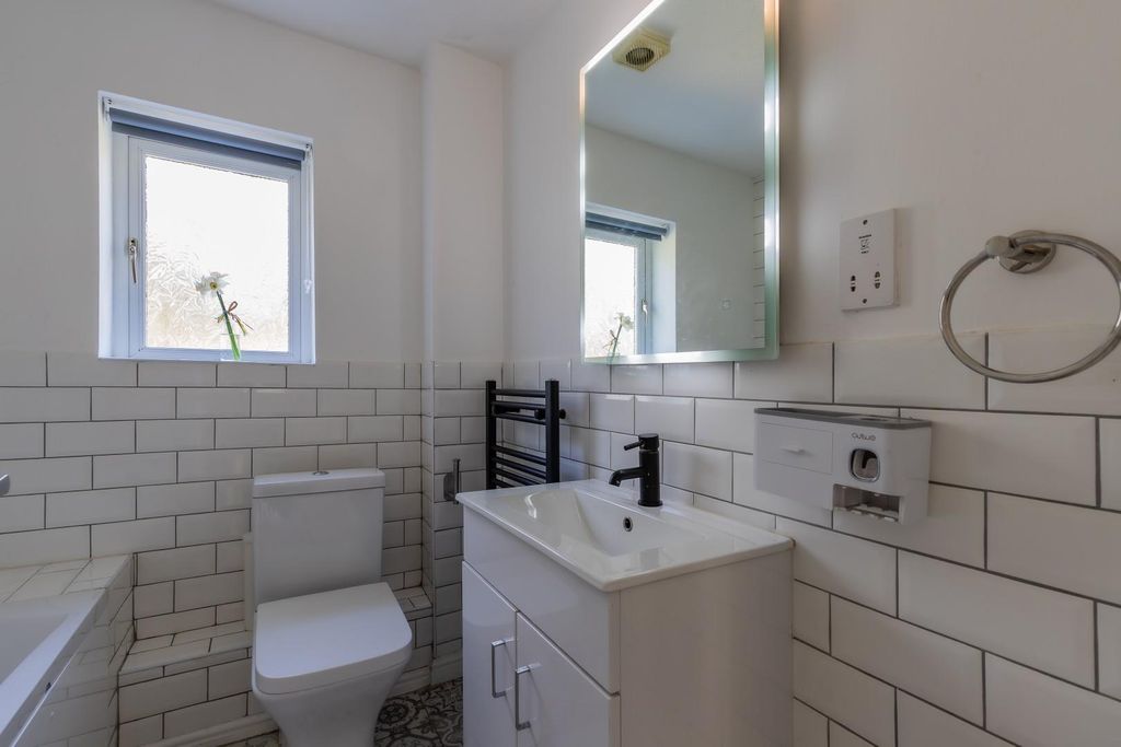 Property photo 3 of 24 14 (3 Of 30).Jpg