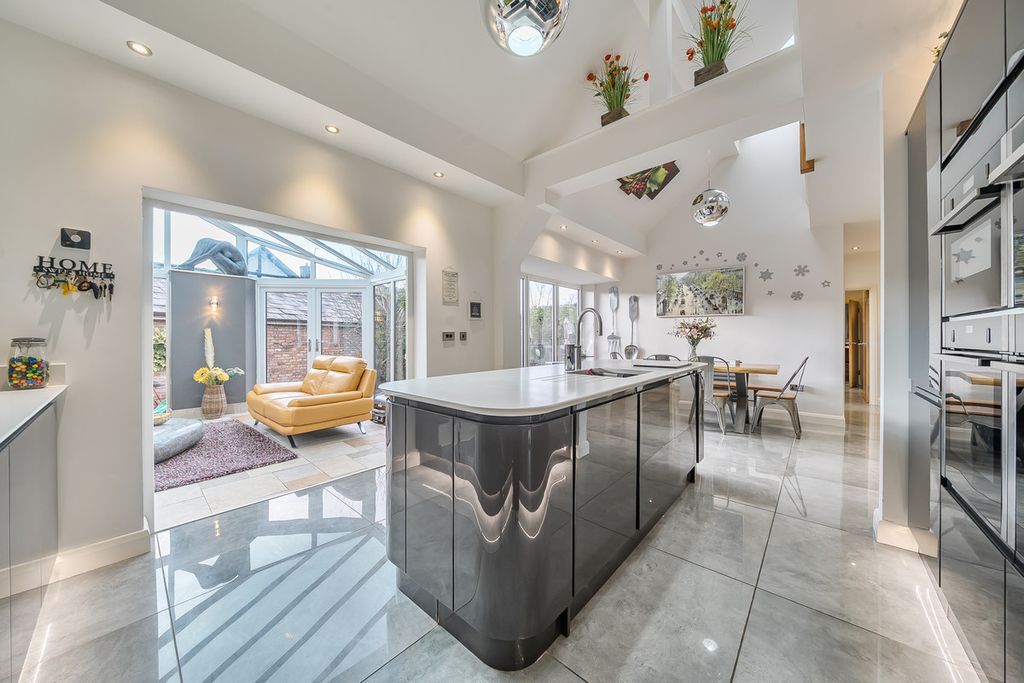 Property photo 2 of 22