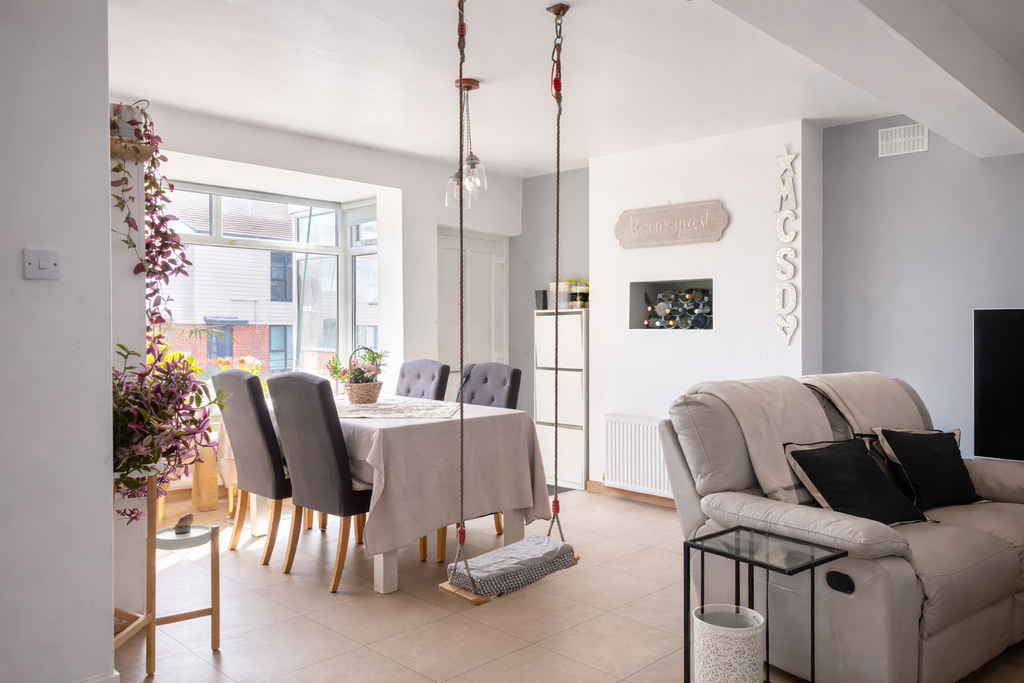 Property photo 3 of 14 Dining Area