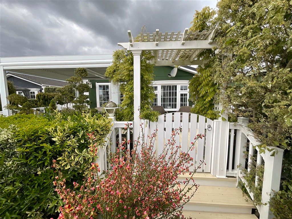 Property photo 1 of 14 Front