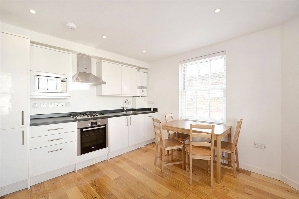 Property photo 2 of 8 Reception/Kitchen