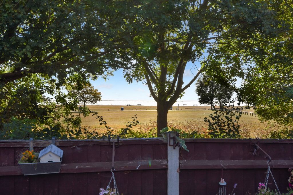 Property photo 2 of 29 Picture No. 14