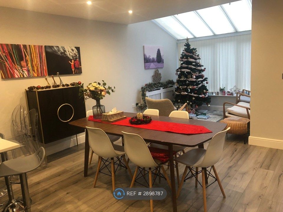 Property photo 3 of 13 Dining Area