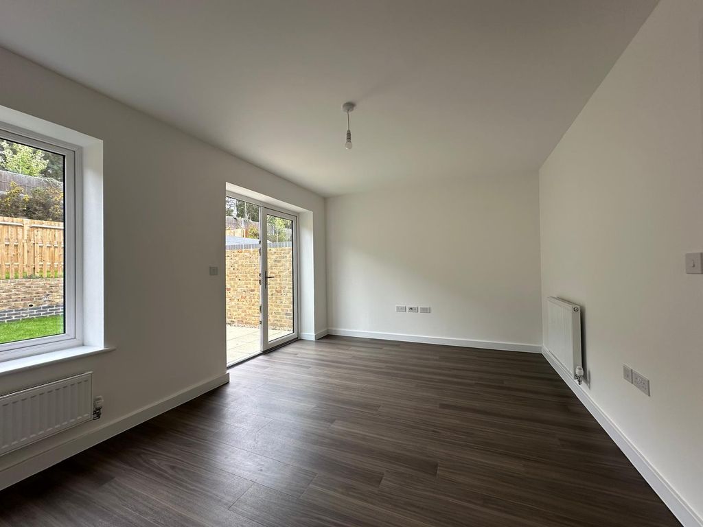 Property photo 3 of 17 Photo-2026-04-15-09-36-38 (8)