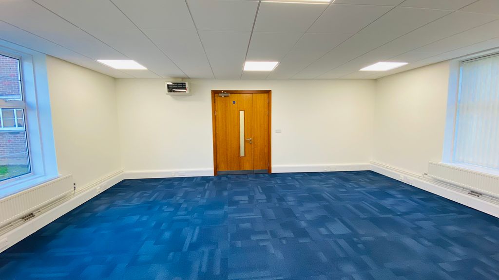 Property photo 1 of 14 60-09 Office