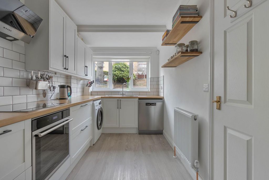 Property photo 2 of 15 58 St Germans Road, Se23 - 2.Jpg