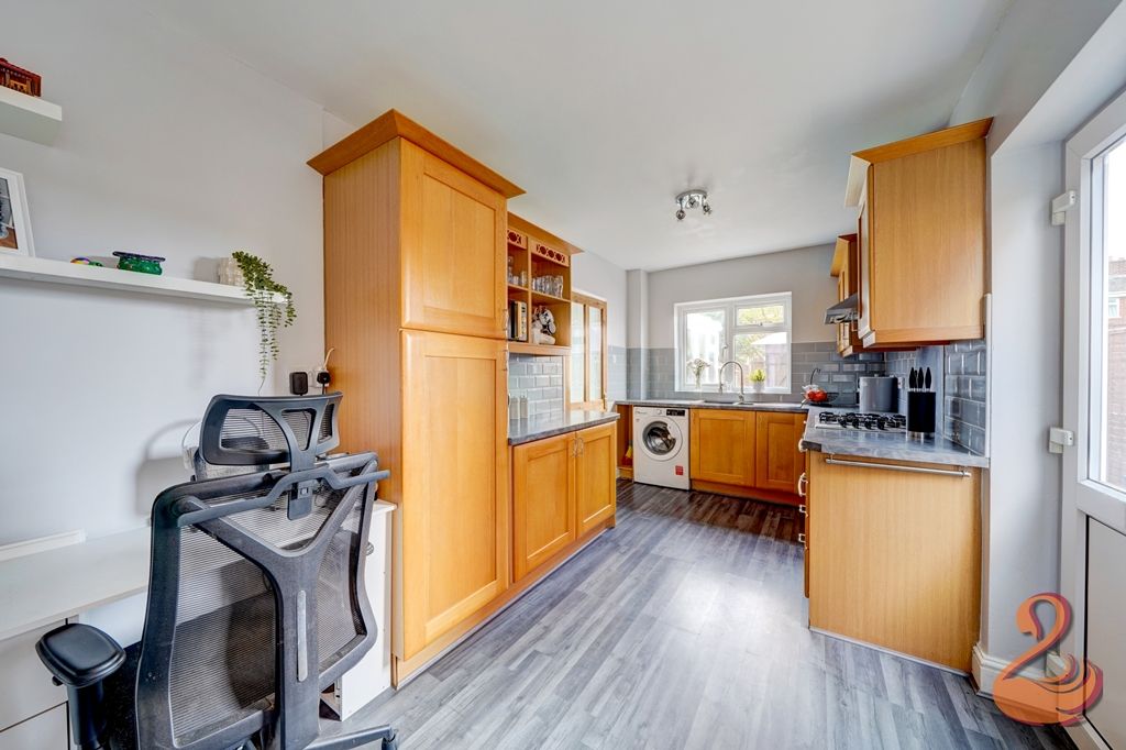 Property photo 2 of 25