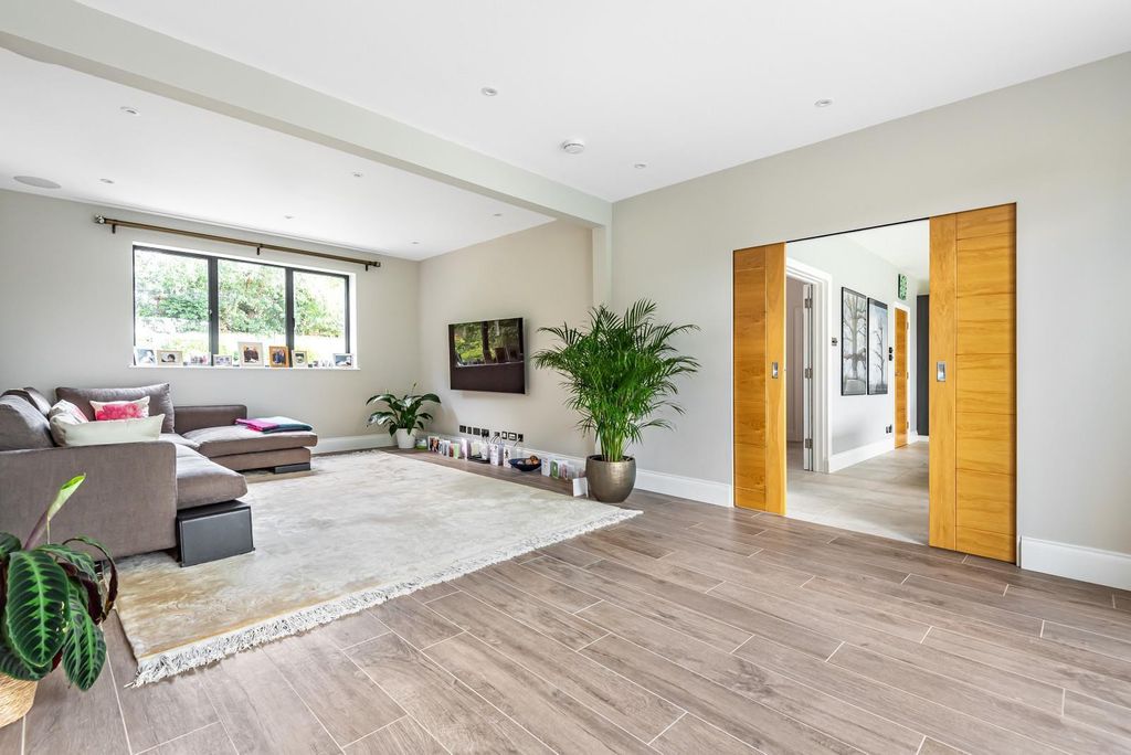 Property photo 3 of 10 Living Room