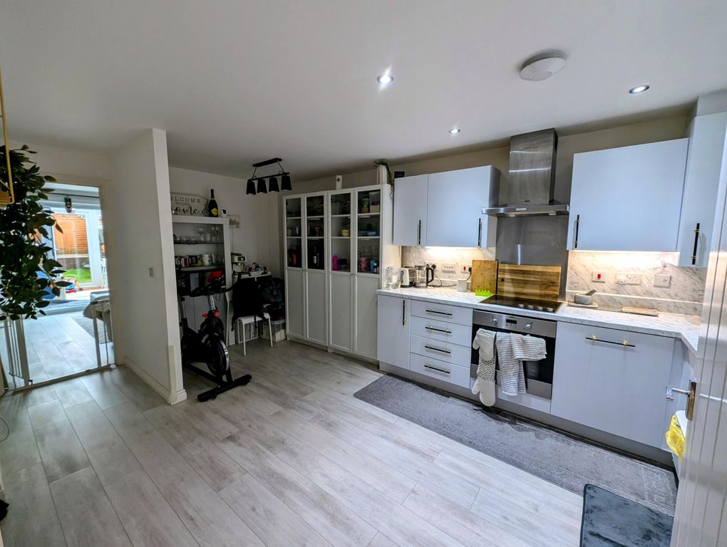 Property photo 3 of 22 Kitchen