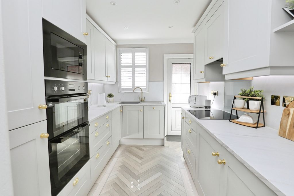 Property photo 1 of 14 Kitchen