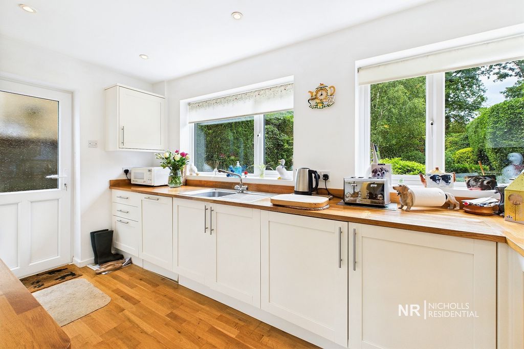 Property photo 3 of 19 Kitchen Extra Photo