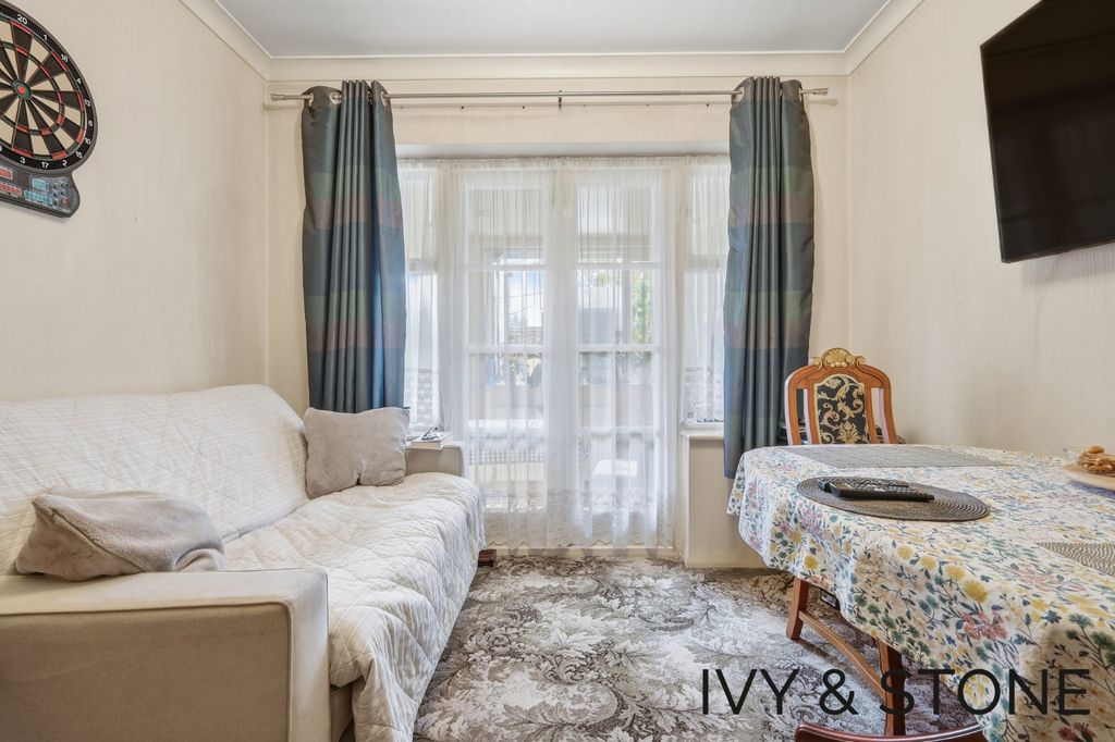 Property photo 3 of 17 4664823