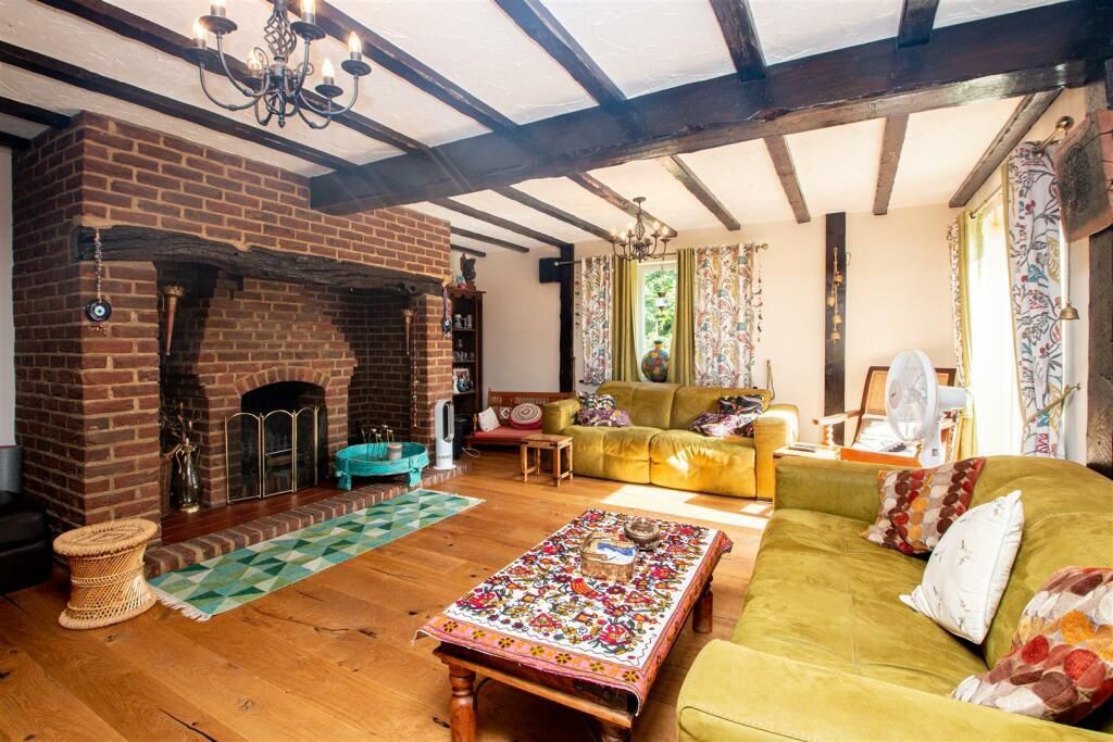 Property photo 2 of 15 Lounge