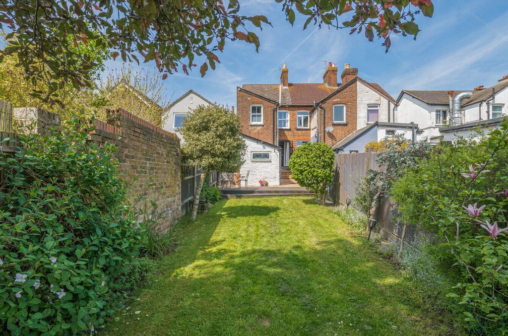 Property photo 2 of 18 146E984c-Ef8B-476A-A4c3-163A76660506