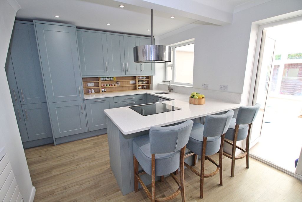 Property photo 2 of 19 5036593