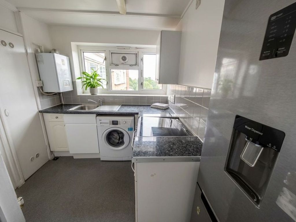 Property photo 2 of 14 Kitchen