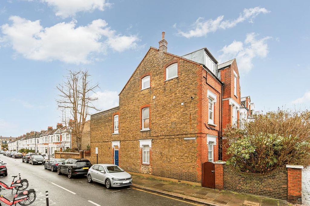 Property photo 1 of 9 Flat 3, 56 Chiswick Lane-1.Jpg