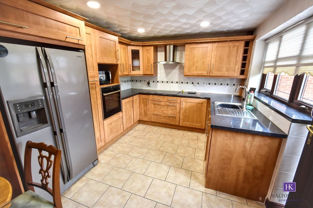 Property photo 2 of 23