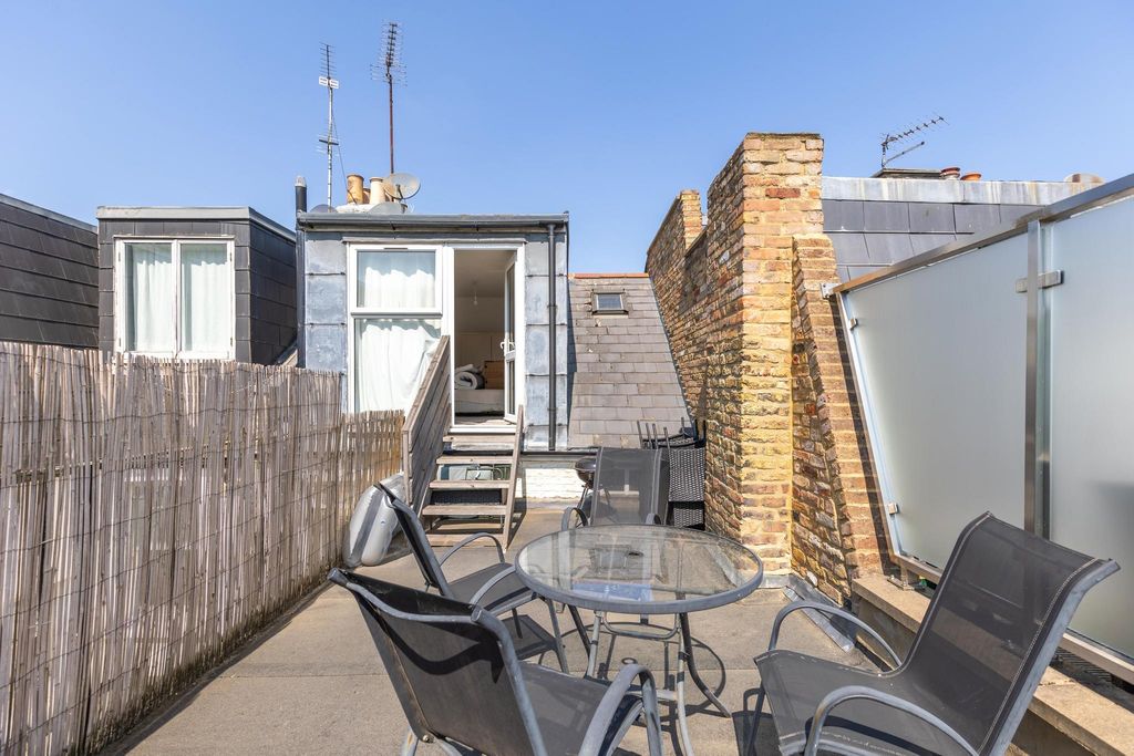 Property photo 2 of 17 Image