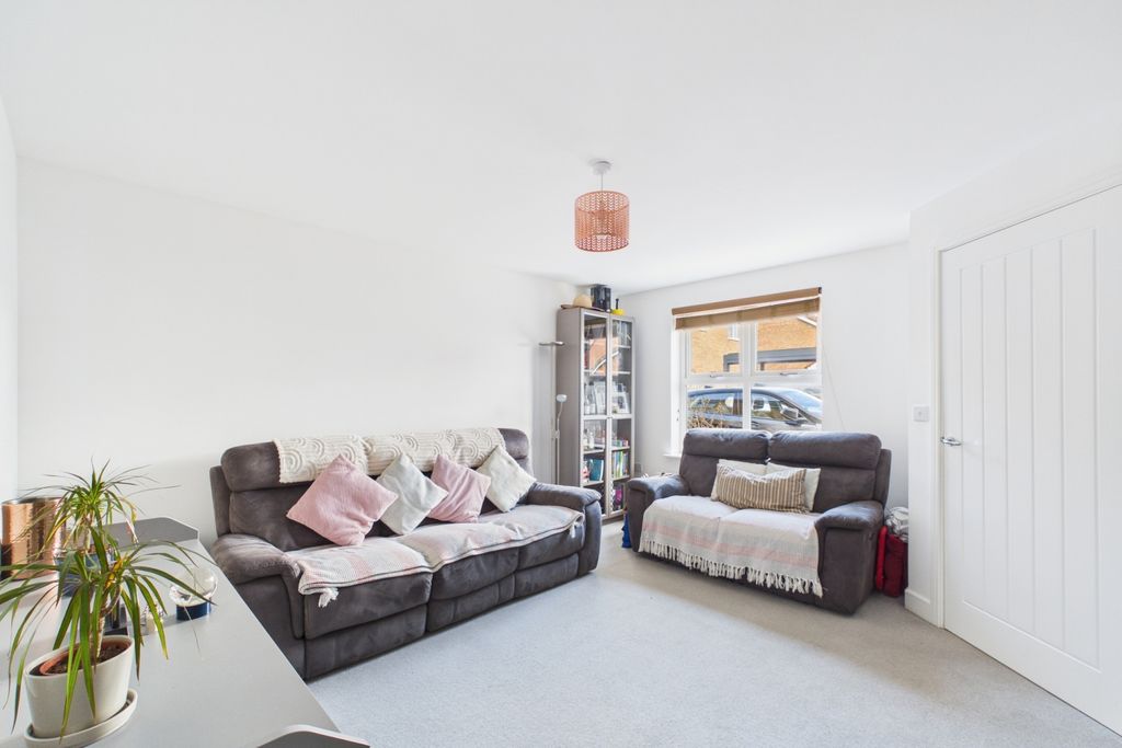 Property photo 3 of 14 Living Room