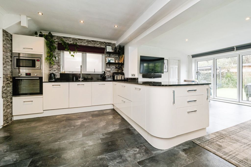 Property photo 3 of 20 Kitchen Area