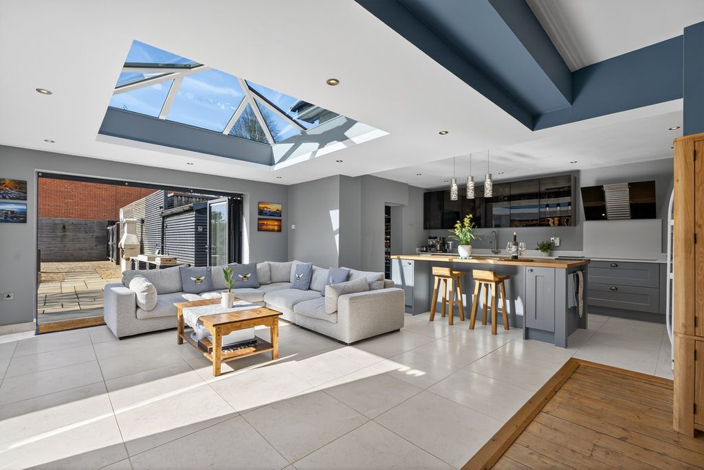 Property photo 2 of 35